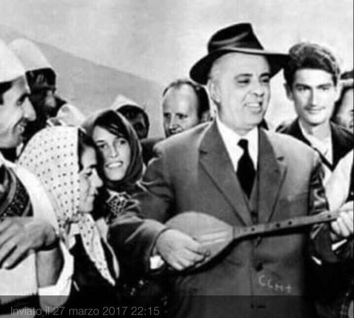 Mos e kishin fjalën për Saliun?! “Myti komunistat”! Tifozët e Tiranës apo të shoqatës ju bashkuan protestës së PD-LSI Mos e kishin fjalën për Saliun?! “Myti komunistat”! Tifozët e Tiranës apo të shoqatës ju bashkuan protestës së PD-LSI