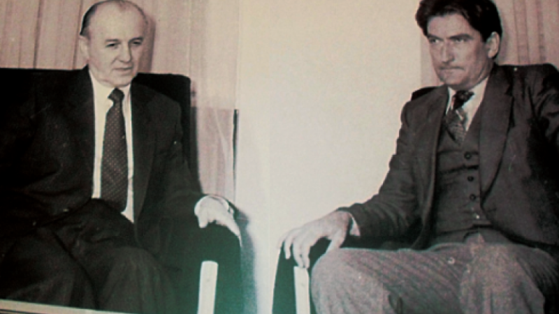 Ramiz Alia në një bisede sekrete me Sali Berishën: Nga skenari për bojkot e pengim zgjedhjesh, te garancia e mosprekjes së Enverit Ramiz Alia në një bisede sekrete me Sali Berishën: Nga skenari për bojkot e pengim zgjedhjesh, te garancia e mosprekjes së Enverit