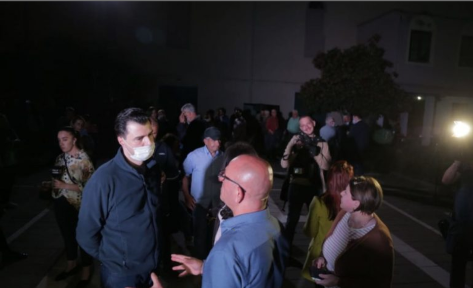 Lulzim Basha, ky piroman “mashtrues” që përvetëson dhe hedh në “erë” kauzat e të tjerëve Lulzim Basha, ky piroman “mashtrues” që përvetëson dhe hedh në “erë” kauzat e të tjerëve