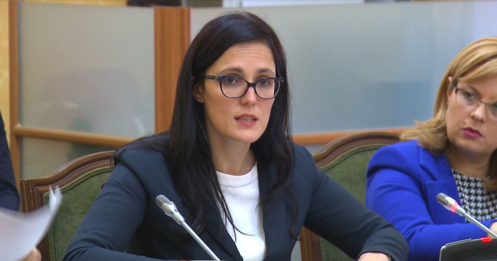 Drejtoresha e Tatimeve i jep paralajmërimin e fundit bizneseve: “50 mijë lekë gjobë për çdo aplikim të pakryer” Drejtoresha e Tatimeve i jep paralajmërimin e fundit bizneseve: “50 mijë lekë gjobë për çdo aplikim të pakryer”