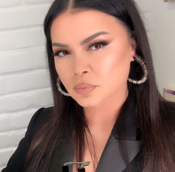 “Çdo vit duket si 20 vjeçe”, Eli Fara feston 53-vjetorin beqare, sekreti i rinisë: Mungesa e burrit në krah “Çdo vit duket si 20 vjeçe”, Eli Fara feston 53-vjetorin beqare, sekreti i rinisë: Mungesa e burrit në krah