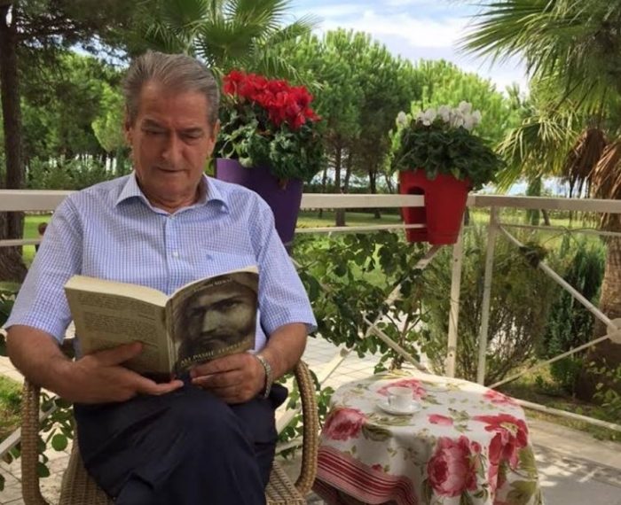 VIDEO/ Njësoj si Eskobari, shikoni vilën 2 milionë euro të Berishës në Gjirin e Lalzit e rrethuar mes pishave VIDEO/ Njësoj si Eskobari, shikoni vilën 2 milionë euro të Berishës në Gjirin e Lalzit e rrethuar mes pishave