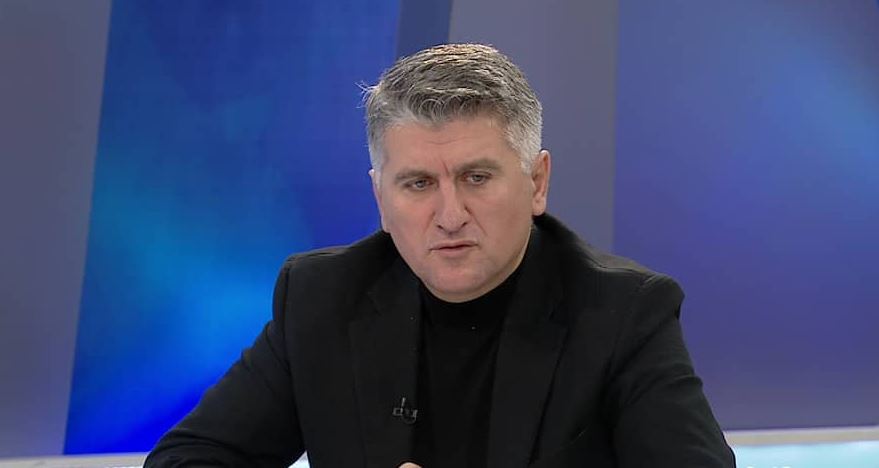 Gjekmarkaj si anal-ist: Policët që na goditën kishin akcent “lab”! Sandër Lleshajn e kam pas mik të ngushtë, si nuk njoha vallë që është kaq i lig… Hajde merru me mua po ta mbajti