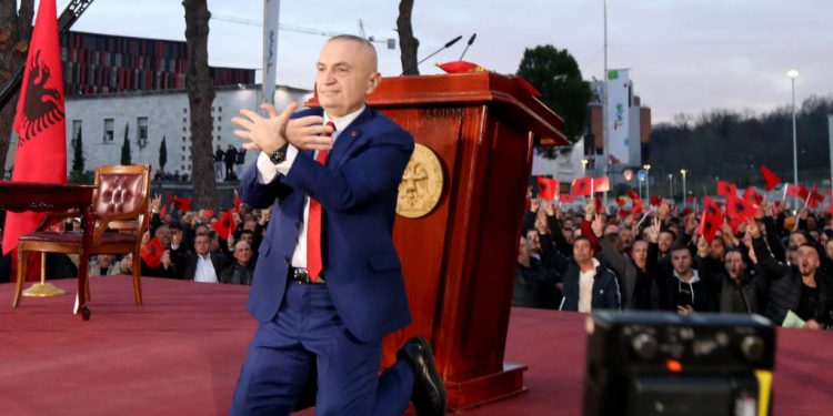 Shpërbërja e LSI, Ilir Meta i rikthehet partisë nacionaliste, nis lëvizjet me Monikën