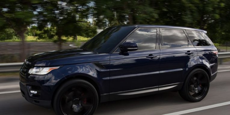 Gjobitet dhe i hiqet patenta Monika Kryemadhit dhe ushtarëve të saj… po “mbronin” teatrin!