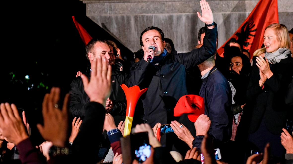 Lëvizja Vetëvendosje kërcënon: Nuk do të lejojmë “qeveri pa zgjedhje”