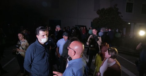 “Teatri shembet veç nëse kalojnë mbi trupat tanë”! Basha tregon pse mashtron: Rama është përgjegjësi i vetëm