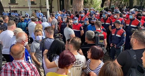 Policia e Shtetit del me deklaratën e rëndësishme dhe lëshon thirrjen e fortë…do përgjigjeni rëndë! Po shkelni aktin normativ: 37 persona të ndaluar po përgjigjen para prokurorëve