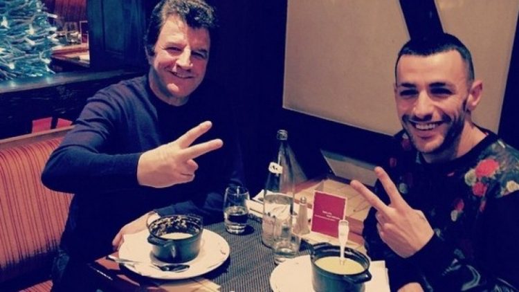 Sali Lushaj merr nën kontroll protestën tek Teatri: Përgatitje organizative në kushte pandemie! (Foto)