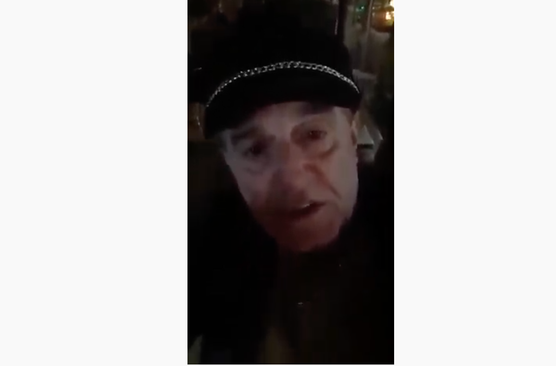 VIDEO/ Këngëtari Aleksandër Gjoka shan Ramën me libër shpie: Po ti qenke b*thq*r, o kokrra k*rvës VIDEO/ Këngëtari Aleksandër Gjoka shan Ramën me libër shpie: Po ti qenke b*thq*r, o kokrra k*rvës