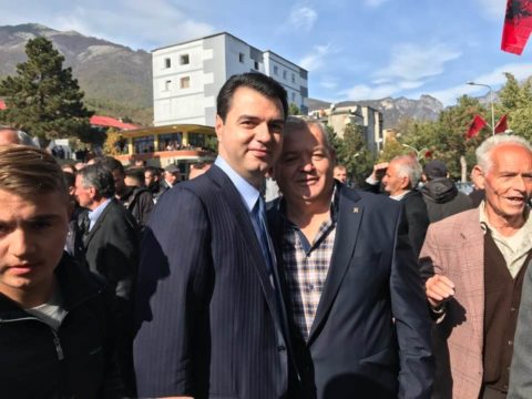 Dash Aliko i Lazaratit shfaqet krah Bashës, mesazh qytetarëve: Jemi të vendosur për të rregulluar Shqipërinë..