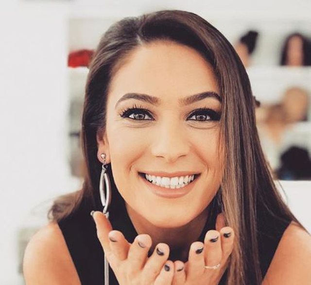 “Shpërthen” aktorja e TV Klan: COVID-19 është një mashtrim i madh për të hapur panik në popullsi dhe për të bërë vaksinën, të bëhemi bashkë