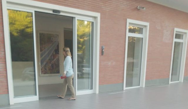 Çfarë i ka ndodhur kryetares së LSI?! Monika shkon çalë-çalë tek zyra e Bashës: Ja momenti ku nuk fsheh as krahun e fashuar Çfarë i ka ndodhur kryetares së LSI?! Monika shkon çalë-çalë tek zyra e Bashës: Ja momenti ku nuk fsheh as krahun e fashuar