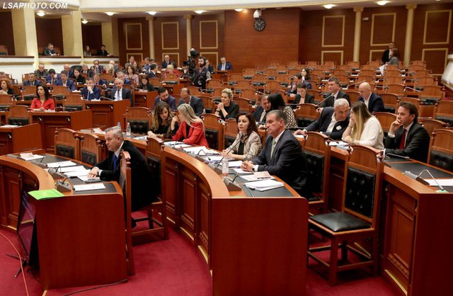 Surpriza! Marrëveshja edhe nëse arrihet si do miratohet?! Kreu i grupit parlamentar i PD-së: Unë dhe deputetët e grupit nuk e votojmë Reformën Zgjedhore! Surpriza! Marrëveshja edhe nëse arrihet si do miratohet?! Kreu i grupit parlamentar i PD-së: Unë dhe deputetët e grupit nuk e votojmë Reformën Zgjedhore!