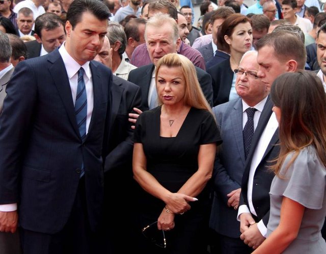 SHBA i refuzoi vizën, flet Fatmira Hajdari: Më morën në telefon nga ambasada dhe… SHBA i refuzoi vizën, flet Fatmira Hajdari: Më morën në telefon nga ambasada dhe…