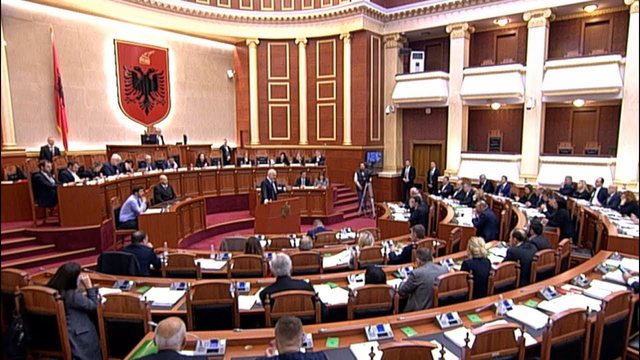 U dëmtuan nga tërmeti i 26 nëntorit: Qeveria miraton fondin prej 500 milionë lekësh për riparimin e ndërtesave në Kavajë dhe Kamëz U dëmtuan nga tërmeti i 26 nëntorit: Qeveria miraton fondin prej 500 milionë lekësh për riparimin e ndërtesave në Kavajë dhe Kamëz