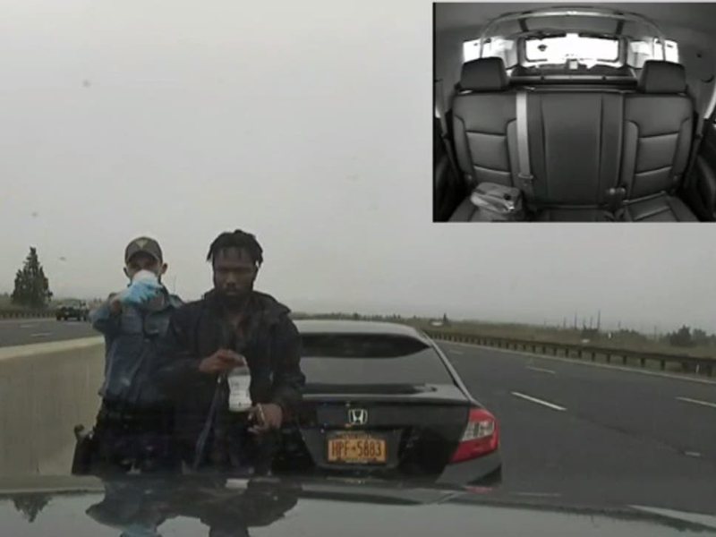 Tjetër skandal! Pas v.rasjes së Floyd, prokurori publikon videot: Polici qëllon 6 plumba mbi shtetasin me ngjyrë dhe e lë të v.dekur Tjetër skandal! Pas v.rasjes së Floyd, prokurori publikon videot: Polici qëllon 6 plumba mbi shtetasin me ngjyrë dhe e lë të v.dekur