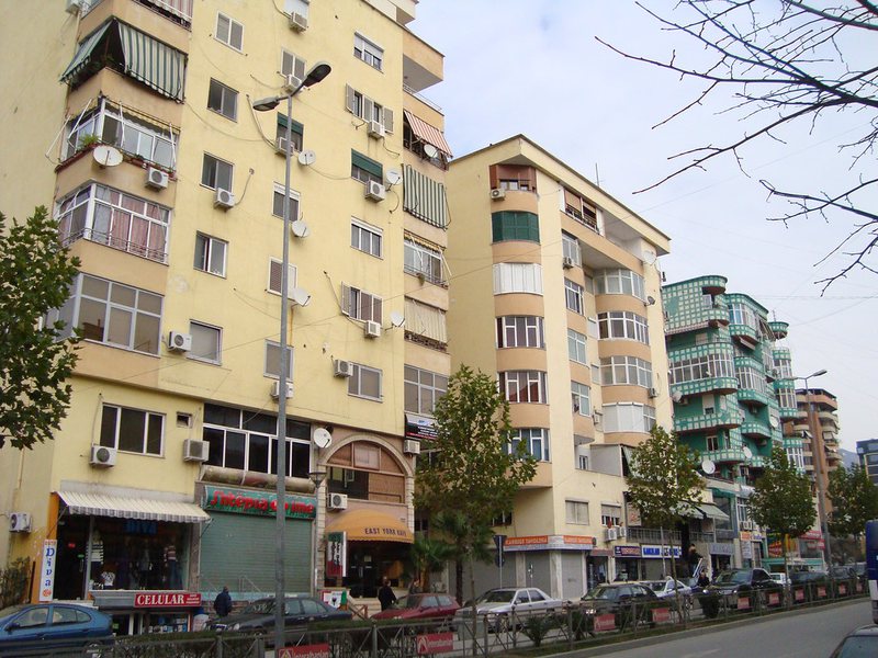 Shtyhet rivlerësimi i pronave deri në fund të vitit, taksa mbetet 3 për qind, ja detajet e kërkesës së Denajt