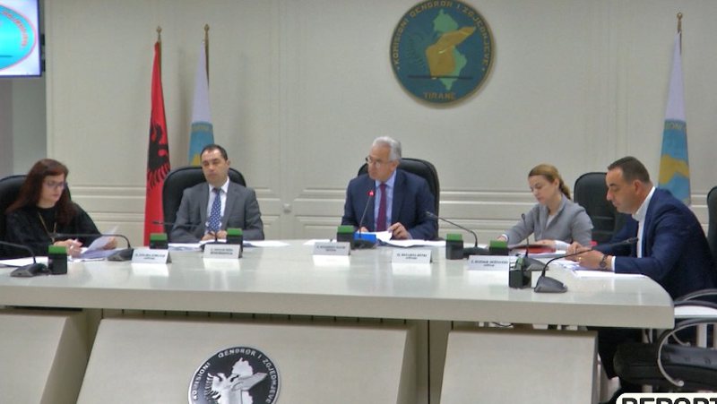 KQZ rrëzon nismën e shoqërisë civile për referendum mbi ndryshimin e sistemit, nuk merret asnjë vendim për kërkesën KQZ rrëzon nismën e shoqërisë civile për referendum mbi ndryshimin e sistemit, nuk merret asnjë vendim për kërkesën