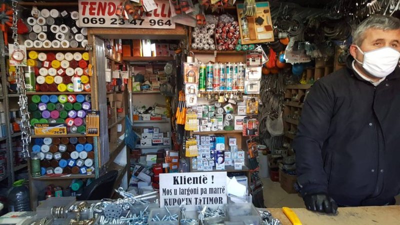 Bie numri i të infektuarve me koronavirus: Qeveria ende pa vendim për transportin, hiqet tatim fitimi për biznesin e vogël deri në 2029