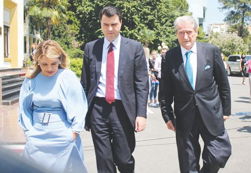 Reforma zgjedhore peng i Metës e Berishës, përplasje të forta me Bashën dhe akuza për puç ndaj LSI me komisionerët, ambasadorët ende në pritje