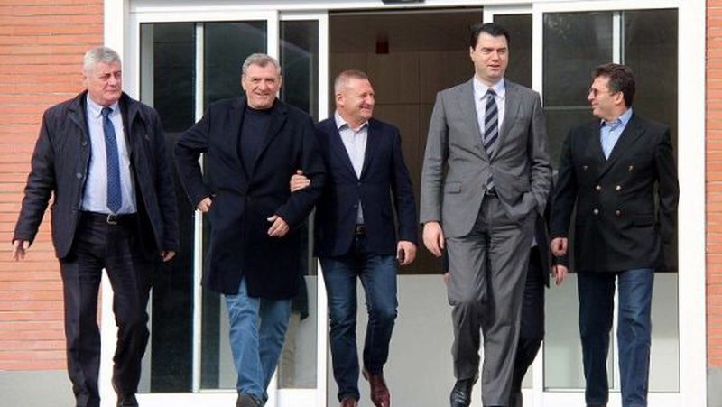 Aleati i Luli Bashës, filozof Nardi jep këshilla dhe u bënë thirrje deputetëve “tradhtarë” në Kuvend: Nuk keni të drejtë morale as politike të bllokoni këtë fitore! Aleati i Luli Bashës, filozof Nardi jep këshilla dhe u bënë thirrje deputetëve “tradhtarë” në Kuvend: Nuk keni të drejtë morale as politike të bllokoni këtë fitore!