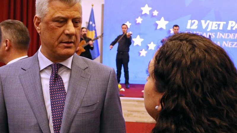 Presidenti Thaçi bën deklaratën e fortë, hedh akuza të rënda ndaj kryetares së Kuvendit të Kosovës