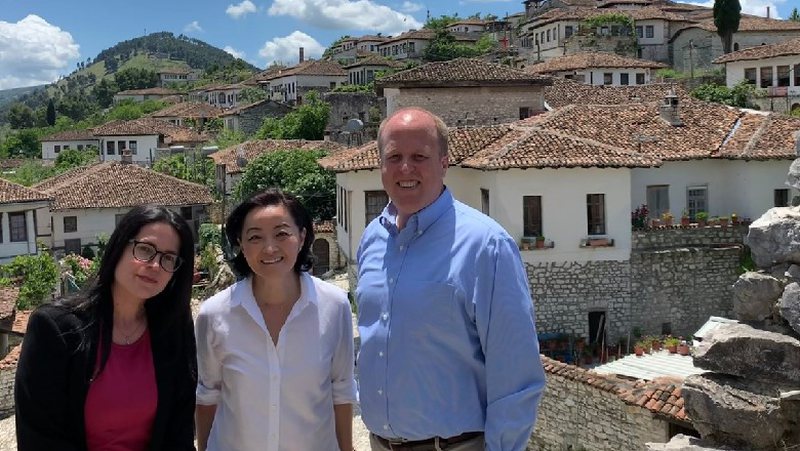 “Qytet i mrekullueshëm”! Ambasadorja Yuri Kim befasohet gjatë vizitës së saj në Berat: Ndan fotot magjepsëse dhe ka një mesazh “Qytet i mrekullueshëm”! Ambasadorja Yuri Kim befasohet gjatë vizitës së saj në Berat: Ndan fotot magjepsëse dhe ka një mesazh