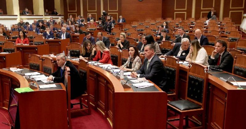 Pas PD-LSI, PS nis negociatat me opozitën parlamentare, më 30 qershor vendoset për heqjen e koalicioneve dhe ndryshimin e sistemit Pas PD-LSI, PS nis negociatat me opozitën parlamentare, më 30 qershor vendoset për heqjen e koalicioneve dhe ndryshimin e sistemit