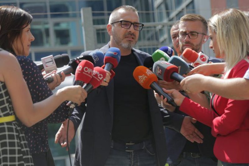 Saimir Tahiri fillon akuzat: Kam treguar hapur emrat e gjyqtarëve të korruptuar, rikthimi në pikën zero padrejtësi, më vjen turp nga detyra që kam mbajtur Saimir Tahiri fillon akuzat: Kam treguar hapur emrat e gjyqtarëve të korruptuar, rikthimi në pikën zero padrejtësi, më vjen turp nga detyra që kam mbajtur