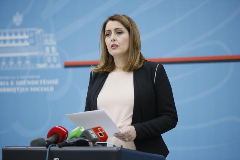 “Nëse duam ta ulim këtë valë tsunami të avashtë, ky është elementi kryesor”, ministrja Manastirliu del me mesazhin e rëndësishëm për situatën e COVID-19 (VIDEO) “Nëse duam ta ulim këtë valë tsunami të avashtë, ky është elementi kryesor”, ministrja Manastirliu del me mesazhin e rëndësishëm për situatën e COVID-19 (VIDEO)