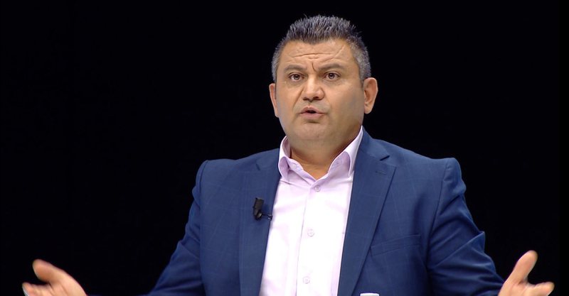 “E kam mik”! Revoltohet Mentor Kikia: Këtij deputeti socialist t’i thuash ma ble një bukë e ma sill, ta blen e s’të merr as lekët. Mua më shqetëson një gjë tjetër më shumë