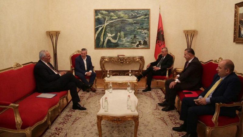 Kuvendi nis sot lëvizjet për heqjen e koalicioneve, zbardhen çështjet që do të shqyrtohen në Këshillin e Legjislacionit, drafti u kalon ekspertëve