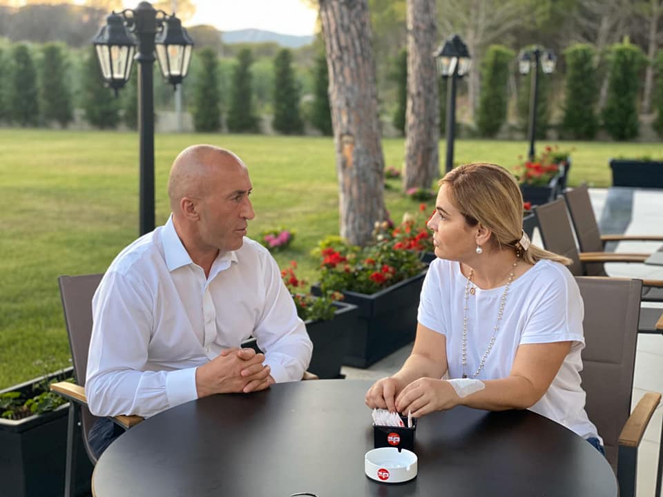 “Përsëri në Shqipëri”! Haradinaj kalon fundjavën në Durrës: Takim me gruan e mikut Meta te vila në Lalz, diskutojnë për… “fatin e kombit” “Përsëri në Shqipëri”! Haradinaj kalon fundjavën në Durrës: Takim me gruan e mikut Meta te vila në Lalz, diskutojnë për… “fatin e kombit”