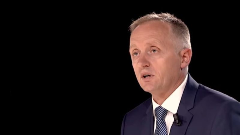 Lutfi Dervishi: Ju tregoj deputetin më të korruptuar, më arrogant, më injorant, më delirant dhe të pabesë që ka parlamenti sot