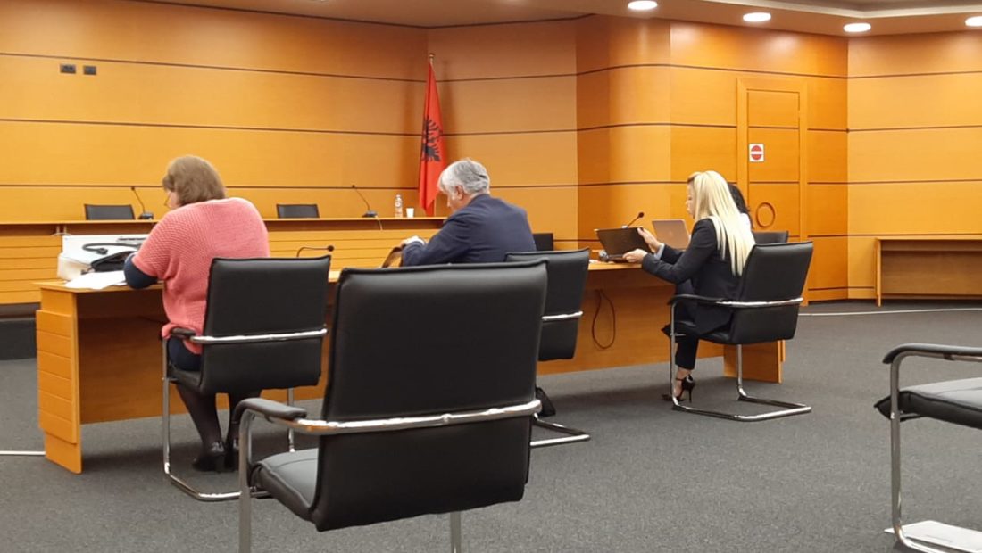 Fatmira Hajdari është përlotur para KPK: “Banka në atë kohë shkruante në dokumente fakte të paqena, jetoj në vilën e blerë nga Azemi..” Fatmira Hajdari është përlotur para KPK: “Banka në atë kohë shkruante në dokumente fakte të paqena, jetoj në vilën e blerë nga Azemi..”