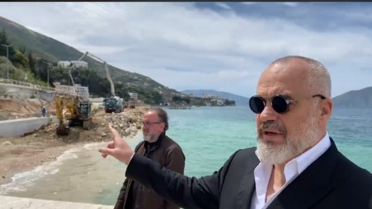 Rama flet për “përplasjen” me Lelin, shkak bizneset në Zvërnec: Patëm një debat, për të vënë “pikat mbi i”! Pjesa tjetër fantazi për klikime duke krijuar lajme të rreme Rama flet për “përplasjen” me Lelin, shkak bizneset në Zvërnec: Patëm një debat, për të vënë “pikat mbi i”! Pjesa tjetër fantazi për klikime duke krijuar lajme të rreme