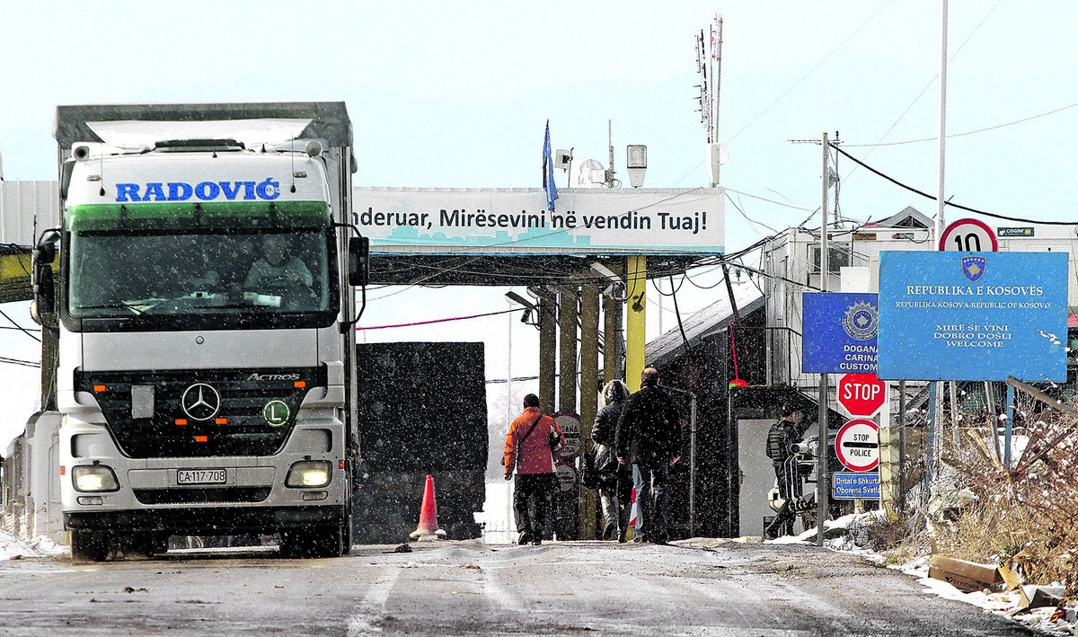 Nis zbatimi i vendimit të qeverisë se re kosovare: Automjetet serbe lirohen nga pengesat e vëna nga kabineti i mëparshëm