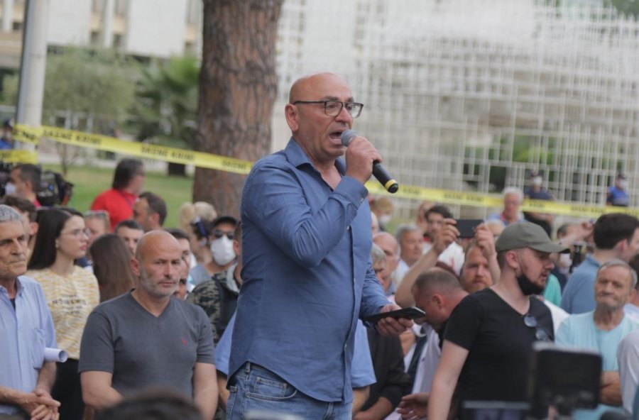 Rezultuan të infektuar me Covid-19, vëllezërit Budina shkaktojnë panik nëpër rrethe: Ditët e fundit tur nëpër Shqipëri Rezultuan të infektuar me Covid-19, vëllezërit Budina shkaktojnë panik nëpër rrethe: Ditët e fundit tur nëpër Shqipëri