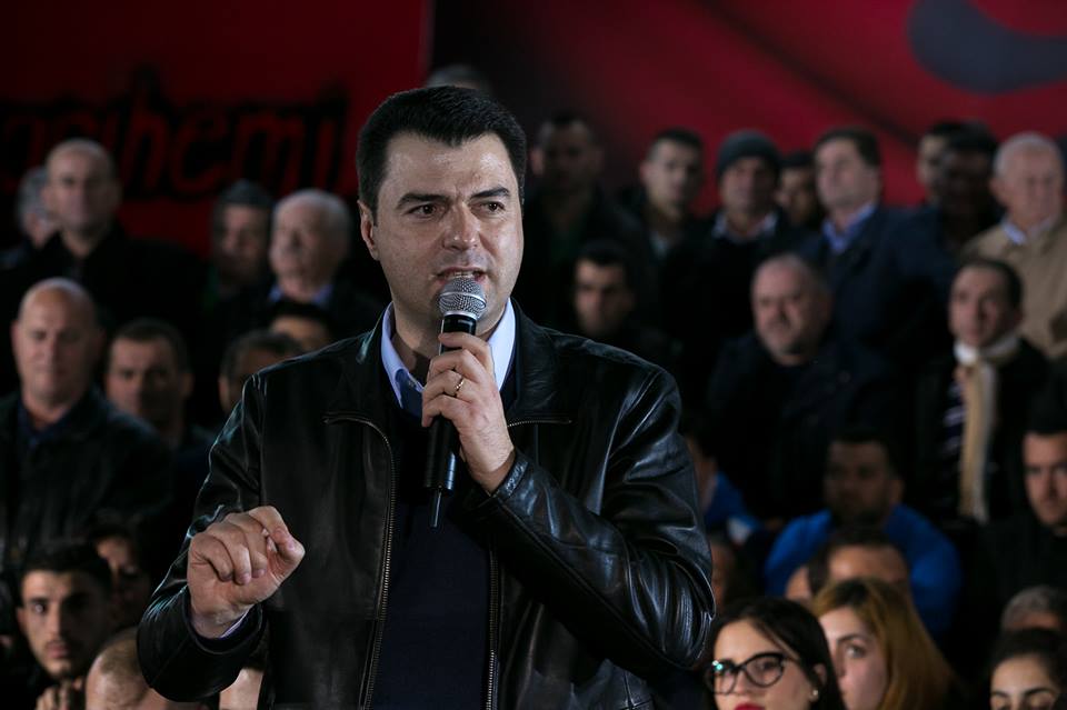 Basha zbaton skenarin, mban fjalim te çadra e lirisë për 1300 kontenier: Ramës do i rezervojmë një fund të tmerrshëm! Prokuroria të hetojë me shpejtësi dhe të bëjë transparencën e plotë!