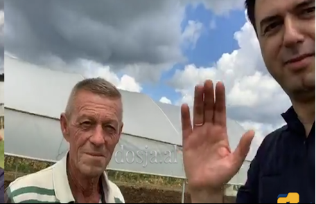 Lulzim Basha bëhet lëmsh me fjalët e tij: “Jemi me femrën(fermën) e zotit Kasem Saliu” /video Lulzim Basha bëhet lëmsh me fjalët e tij: “Jemi me femrën(fermën) e zotit Kasem Saliu” /video