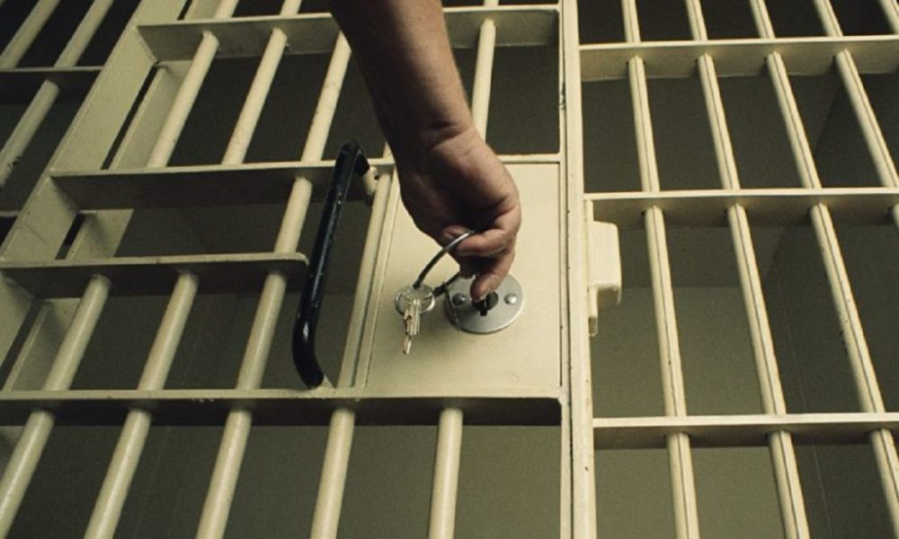 Çudira shqiptare! 13-vjeçarja me fëmijën 1-muajsh: Më lironi burrin 16-vjeçar sepse kam bërë kallzim të rremë! Më detyruan Çudira shqiptare! 13-vjeçarja me fëmijën 1-muajsh: Më lironi burrin 16-vjeçar sepse kam bërë kallzim të rremë! Më detyruan