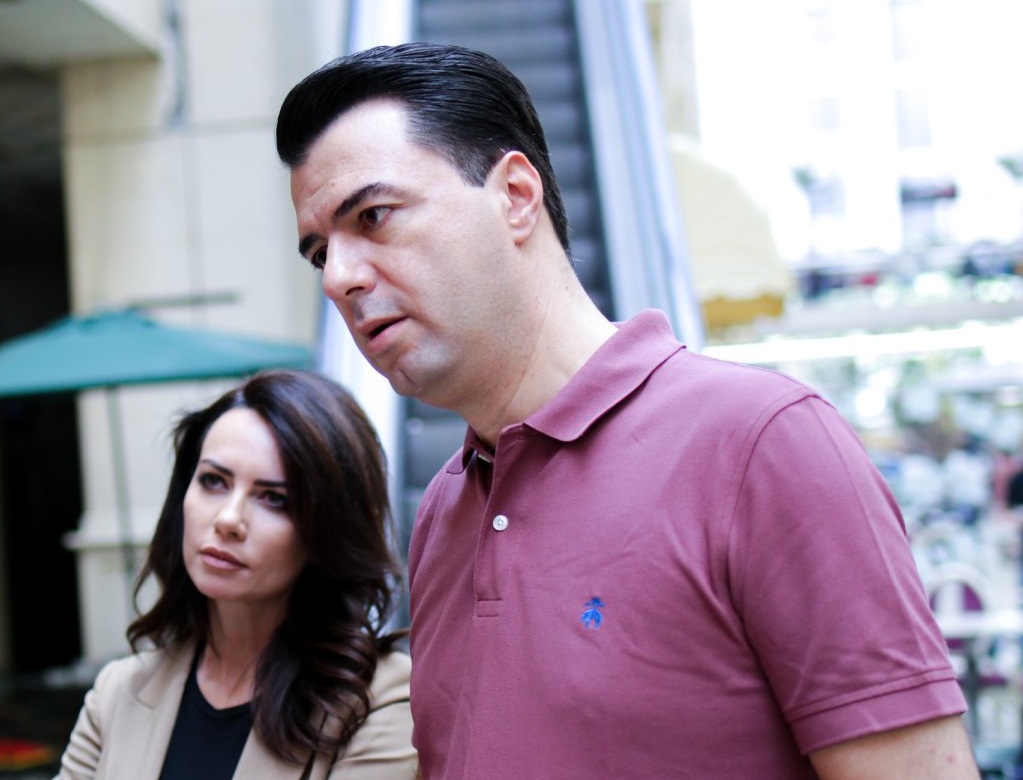 Grida Duma: Kam kuptuar se shqiptarët po presin me padurim Bashën kryeministër, ai po shkëlqen këto kohë! Ish deputetja mos e ka fjalën për xhelin dhe flokët e lyra?!