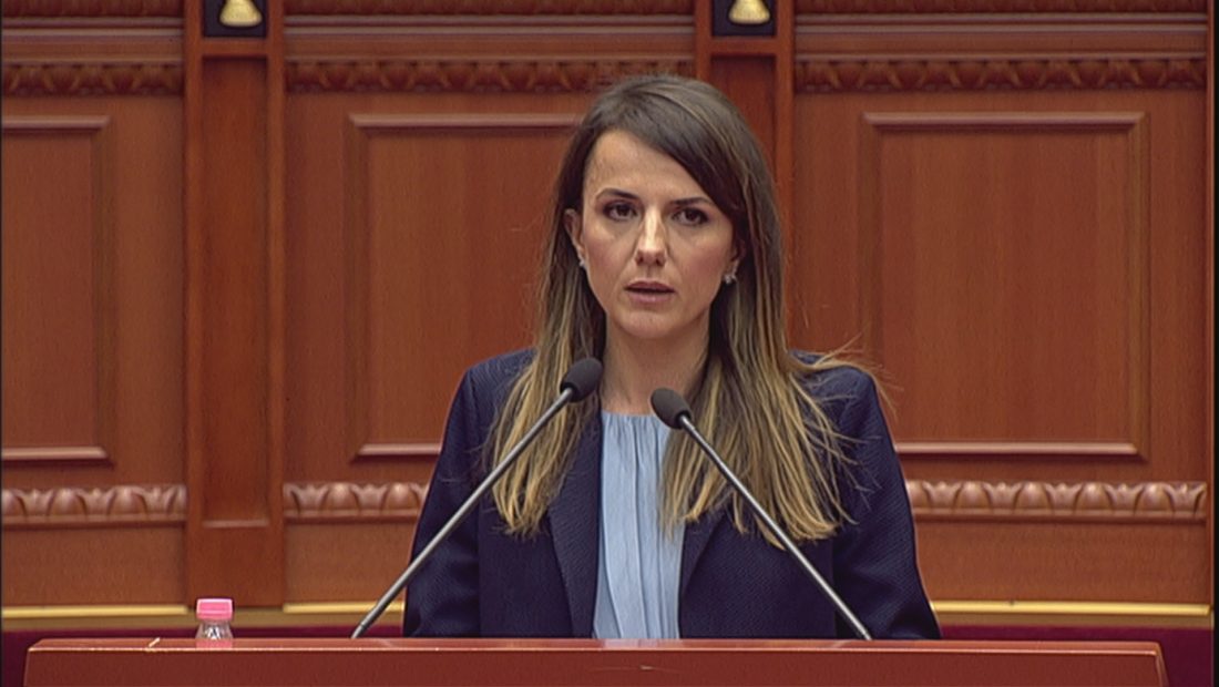 Rudina Hajdari i drejtohet deputetëve në Parlament: ““Gjithmonë e ka dikush fajin, vetëm ju nuk e keni fajin..”