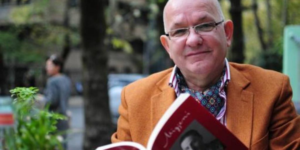 Revoltohet profesori, Kabo: Një parlament i përbërë nga idiotë dhe injorantë… Revoltohet profesori, Kabo: Një parlament i përbërë nga idiotë dhe injorantë…