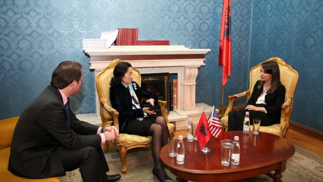 Ambasadorja Yuri Kim zbardh detaje nga takimi me Rudina Hajdarin: Respektoj luftën e saj parimore Ambasadorja Yuri Kim zbardh detaje nga takimi me Rudina Hajdarin: Respektoj luftën e saj parimore