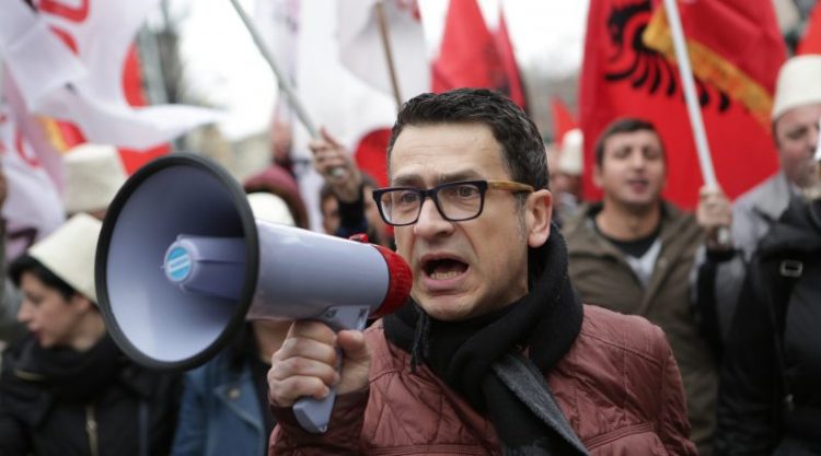 “Në jetë s’njoh askënd që ka votuar LSI”! Kreshnik Spahiu del me deklaratën e fortë që në mëngjes: Aq shumë turp u vjen, sa… “Në jetë s’njoh askënd që ka votuar LSI”! Kreshnik Spahiu del me deklaratën e fortë që në mëngjes: Aq shumë turp u vjen, sa…