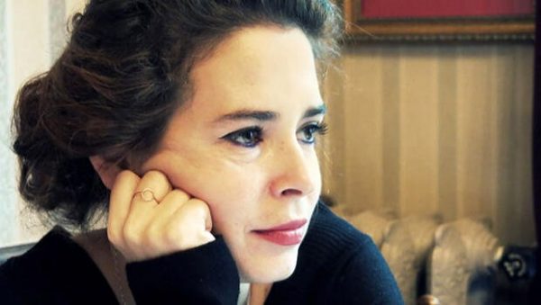 Shkrimtarja e njohur turke Pelin Batu humb nënën me origjinë shqiptare, dedikimi prekës