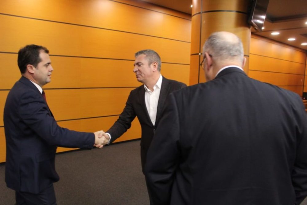 Arrihet marrëveshja për reformën zgjedhore! Komisionerët nuk depolitizohen, por opozita e rrugës është e pafytyrë: Nuk deshi Edi Rama