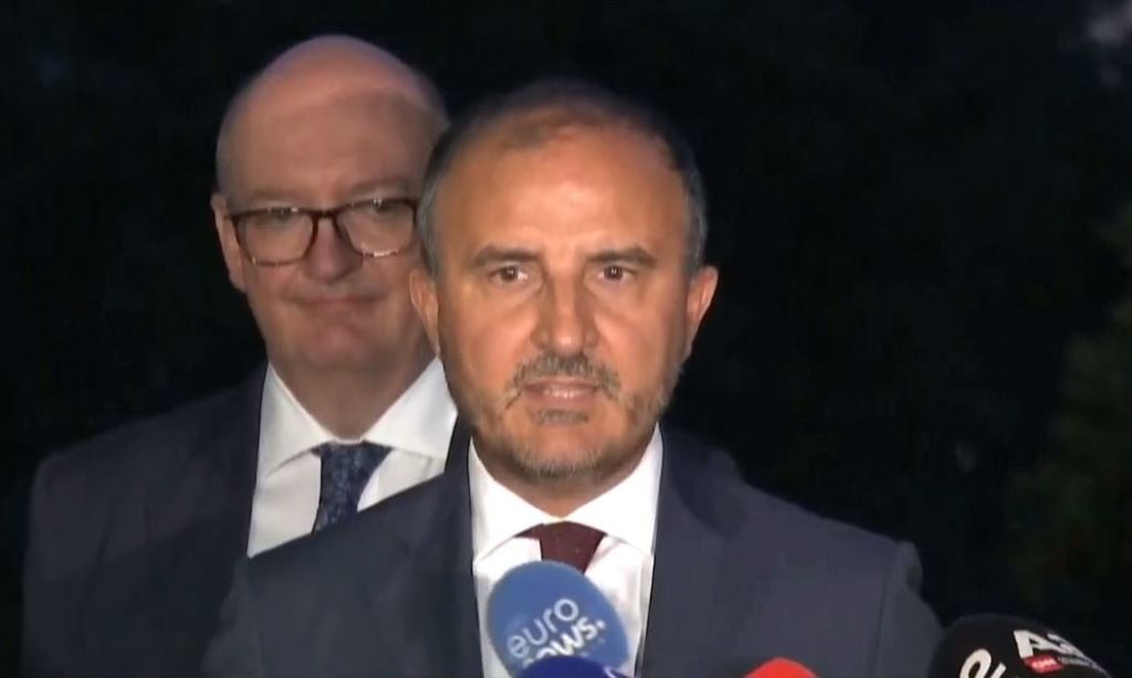 Ambasadori i BE jep afatin e fundit: Takohemi prapë nesër. Kemi arritur ‘pikë vrulli’, të mos e shpërdorojmë Ambasadori i BE jep afatin e fundit: Takohemi prapë nesër. Kemi arritur ‘pikë vrulli’, të mos e shpërdorojmë